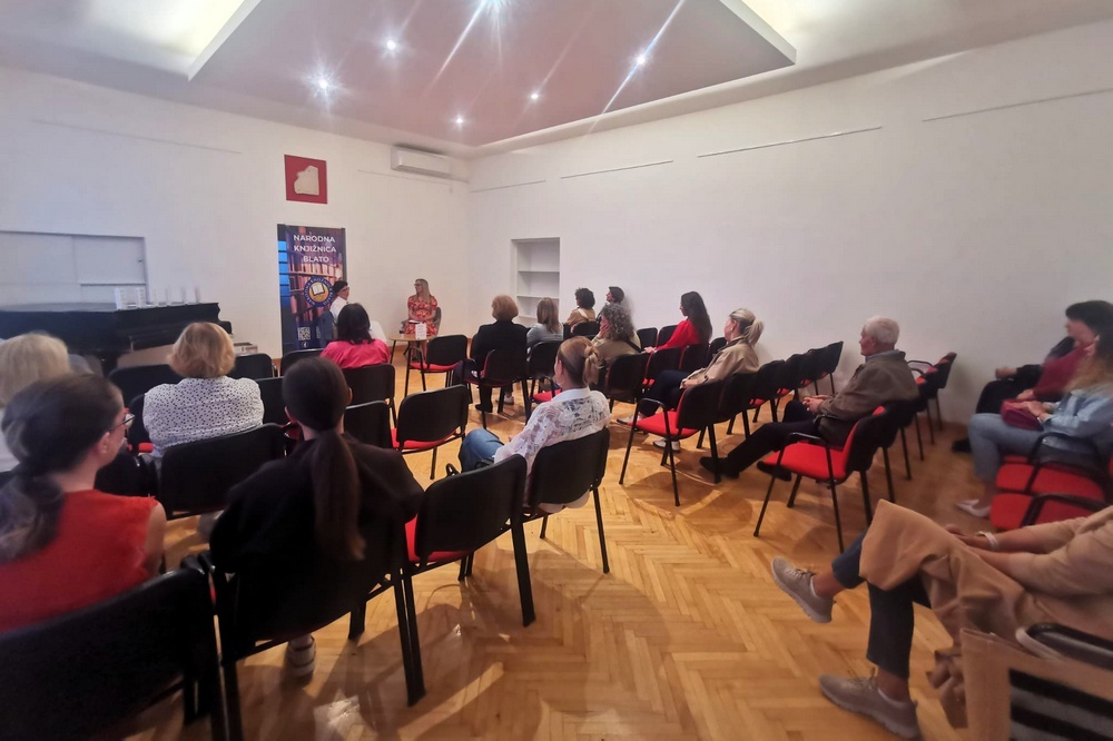 U Blatu predstavljen roman „Žene koje vrište u sebi“ – snažna priča o položaju žena, nasilju, usamljenosti i potrazi za osobnom snagom