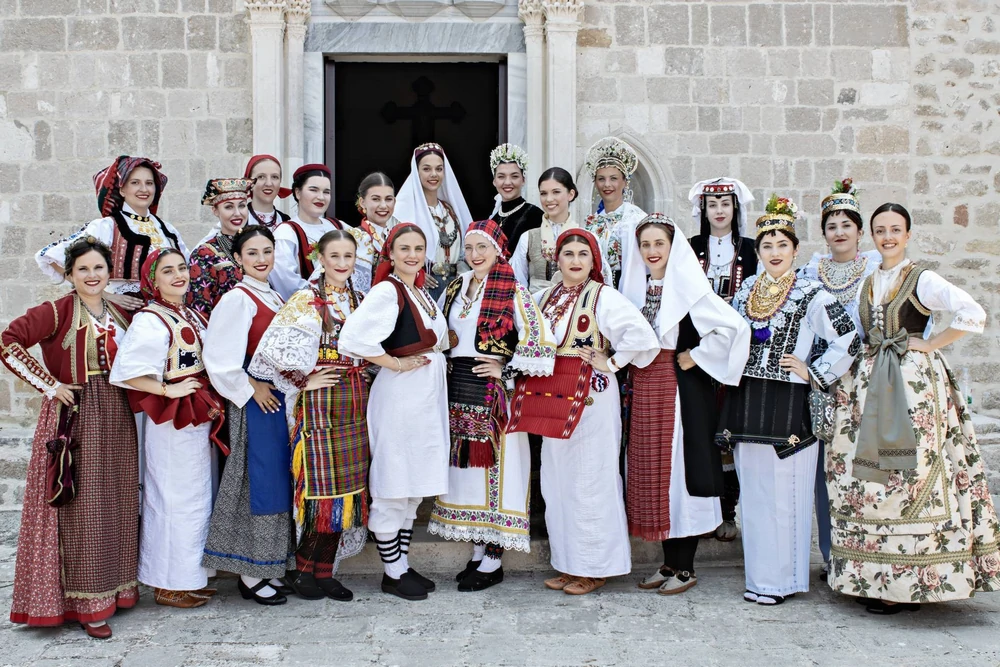 U Biogradu na Moru i Tomislavgradu održava se 12. Revija tradicijske odjeće i izbor najljepše Hrvatice u narodnoj nošnji izvan RH
