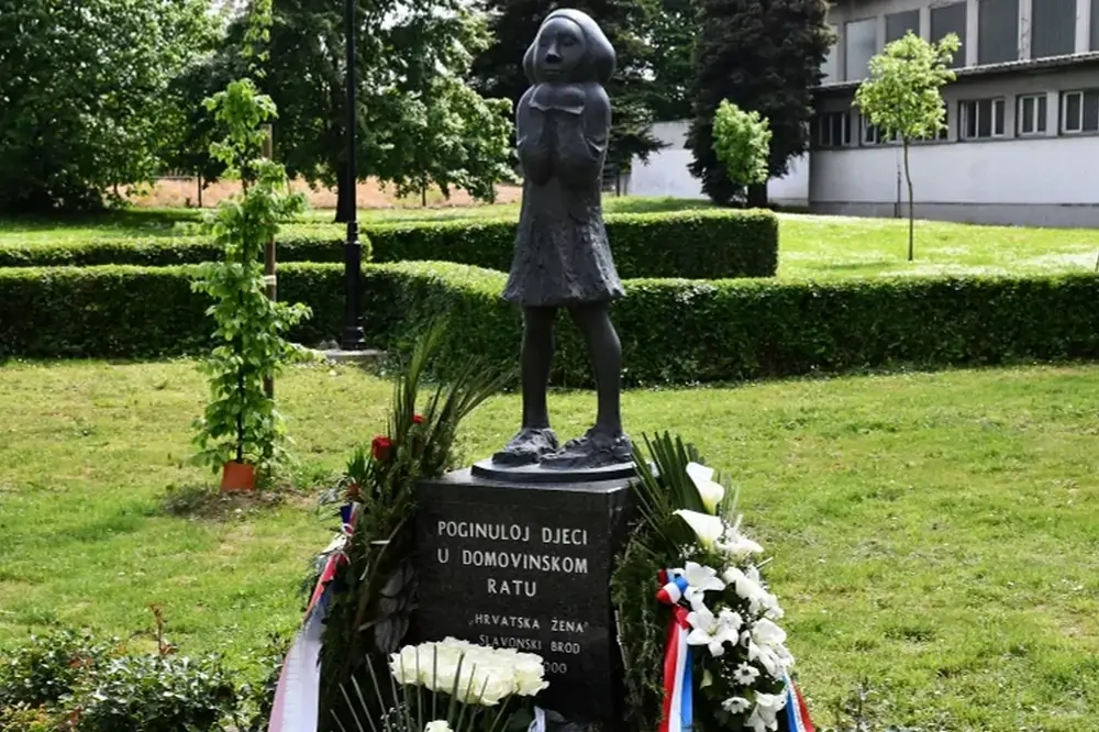Slavonski Brod u tišini sjećanja: Hrvatska obilježava Dan poginule djece iz Domovinskog rata
